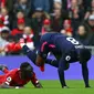 Sadio Mane (bawah) turut menyumbang gol untuk Liverpool (AFP)