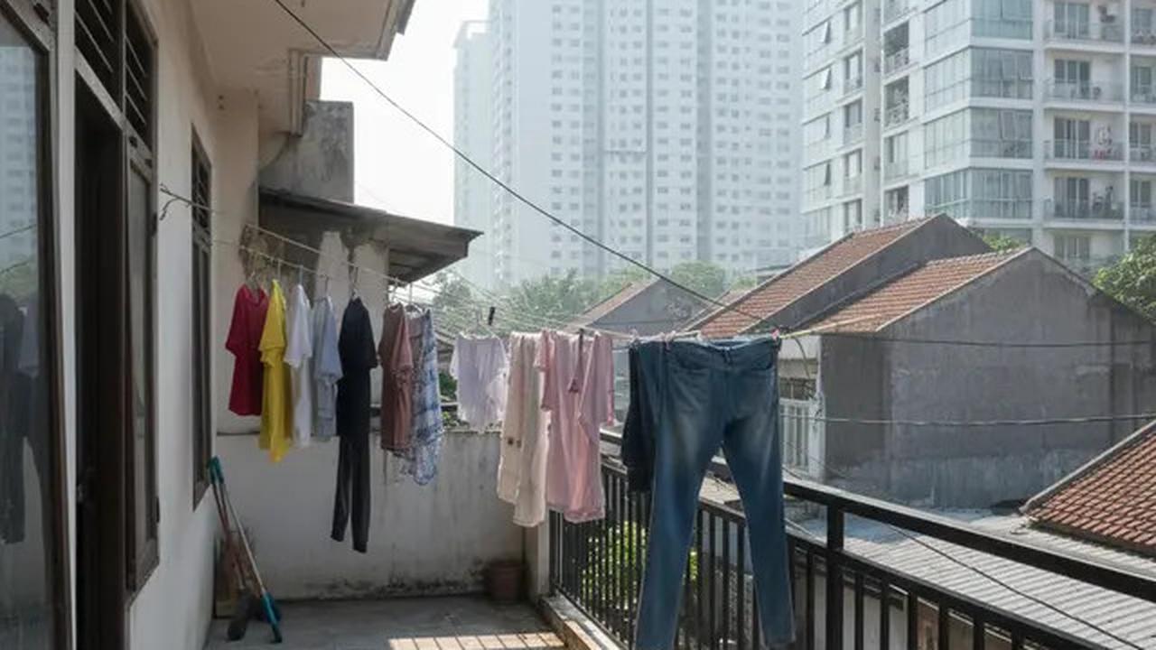10 Ide Balkon Rumah Mungil di Lahan Terbatas yang Fungsional, Bikin Betah Nongkrong