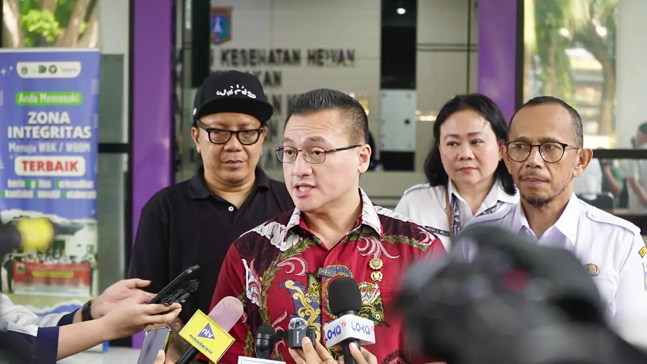 Anggota Komisi C DPRD DKI Jakarta dari Fraksi PDI Perjuangan, Hardiyanto Kenneth, melakukan inspeksi mendadak (sidak) ke Pusat Kesehatan Hewan (Puskeswan) Ragunan, Jakarta Selatan, Rabu (4/6/2025) (Istimewa)