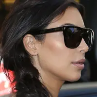 Kim Kardasian datang sendiri ke Met Gala 2018. Hal itu dikarenakan Kanye West yang tengah menyelesaikan 5 album. (Huffington Post)