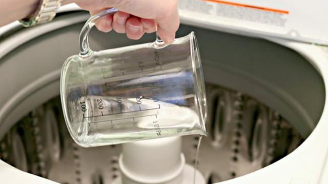 Cara Mudah Bersihkan Bantal Pakai Bahan Dapur, Cobain Deh