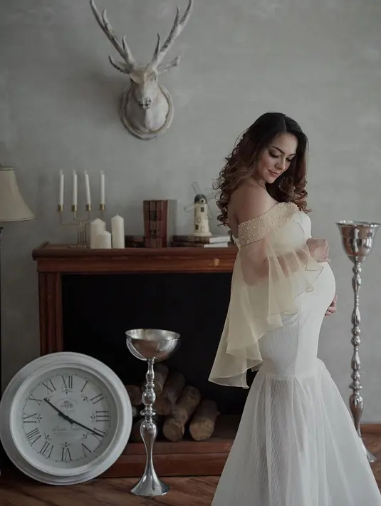 Selain itu, dokter yang menangani presenter program Dr Oz Indonesia itu mengambil keputusan caesar lantaran saat proses normal membahayakan Raisa. (Instagram/reisabrotoasmoro)