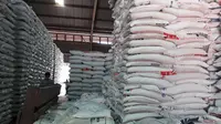 Stok beras di gudang Perum Bulog Divre Sumsel Babel (Liputan6.com / Nefri Inge)