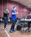 Demi bisa tampil memukau dan tidak mengecewakan di atas panggung, grup musik Kahitna terus melakukan persiapan menjelang konser. (Dezmond Manullang/Bintang.com)