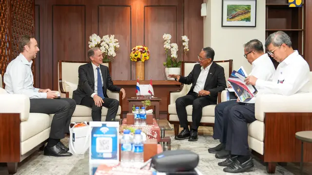 Menteri Pekerjaan Umum (PU) Dody Hanggodo bertemu dengan Duta Besar Belanda untuk Indonesia, Timor-Leste dan Asean, Marc Gerritsen. (Foto: Kementerian PU)