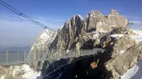 8 Wisata di Ketinggian yang Memacu Adrenalin