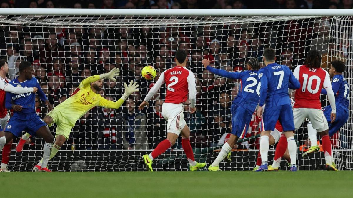 Chelsea Tumbang di Markas Arsenal, Liam Rosenior Soroti Kelemahan Anak Asuhnya