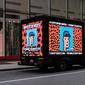 Sebuah truk yang diparkir di luar rumah lelang Christie menampilkan seni digital CryptoPunk non-fungible token (NFT) di papan reklame elektronik pada 11 Mei 2021 di New York City. Dia Dipasupil/Getty Images/AFP