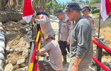 Brimob Polda Sumbar Rampungkan Jembatan Darurat Penghubung Kataping–Sungai Buluah