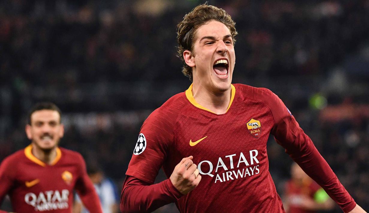 4. Nicolo Zaniolo (AS Roma) – Gelandang Timnas Italia U-21 itu baru saja memecahkan sejarah di Liga Champions. Ia menjadi pemain Italia pertama yang mengemas sepasang gol dalam suatu pertandingan saat AS Roma menang 2-1 atas Porto. (AFP/Andreas Solaro)