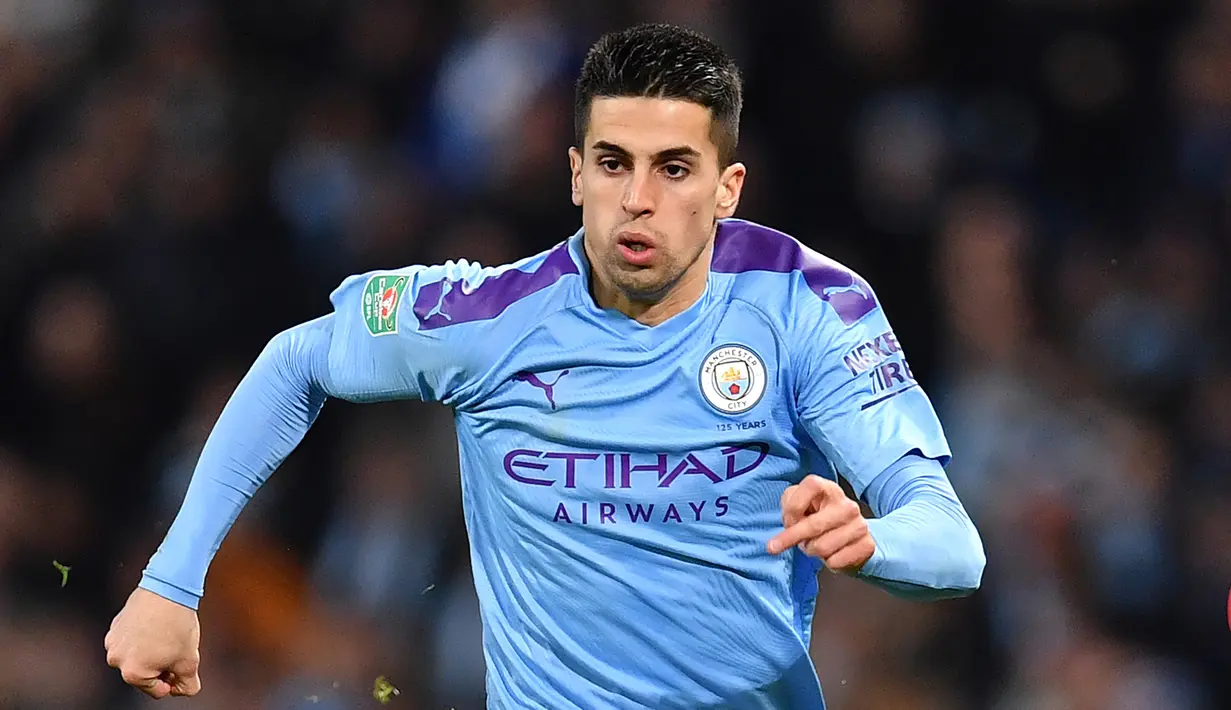 4. Joao Cancelo (Manchester City) - Manchester City mendatangkan Joao Cancelo dari Juventus pada bursa transfer musim panas 2019 lalu. Bek kanan asal Portugal ini memiliki kemampuan bermain sebagai bek kiri dan kanan di Manchester City. (AFP/ Paul Ellis)