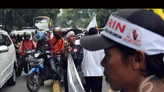 Aksi di depan gedung Mahkamah Konstitusi membuat kemacetan (Liputan6.com/Miftahul Hayat)