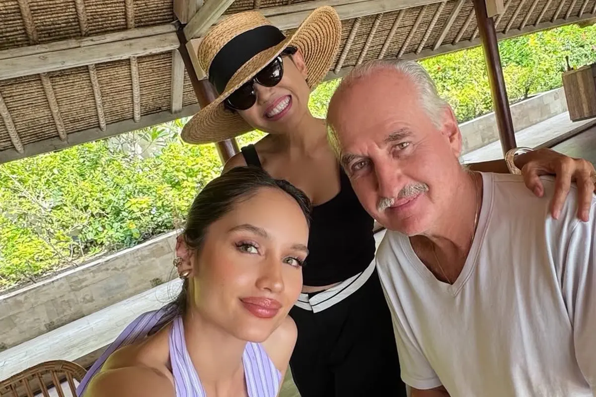 Cinta Laura saat Mengunjungi Orangtua di Bali dengan tampilan santai. [@claurakiehl]