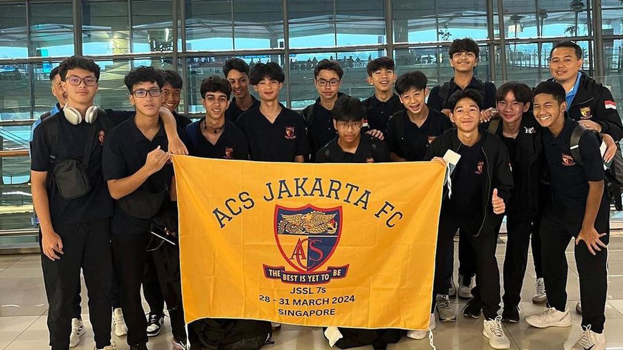 Keanu Ikut Turnamen Sepak Bola di Singapura