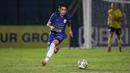 Pemain PSIS Semarang, Septian David Maulana menggiring bola saat melawan Barito Putera dalam laga pekan ke-8 BRI Liga 1 2021/2022 di Stadion Sultan Agung, Bantul, Rabu (20/10/2021). (Bola.com/Bagaskara Lazuardi)