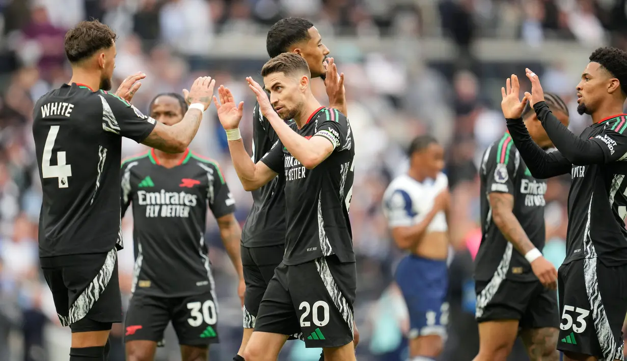 Kemenangan atas Tottenham Hotspur mengantar Arsenal naik ke peringkat kedua klasemen dengan poin 10 dari empat pertandingan. (AP Photo/Kin Cheung)