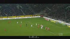 Berita video 5 tendangan bebas terbaik yang terjadi di Bundesliga pada musim 2016-2017. This video presented by BallBall.