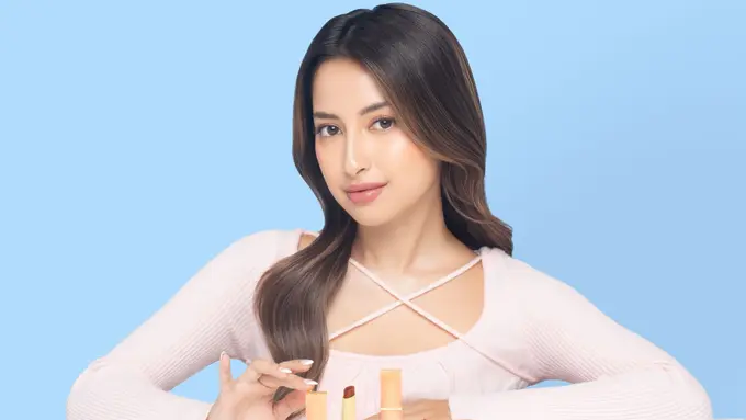 Azarine Glowkiss Lip Balm SPF 35 (photo by azarine)