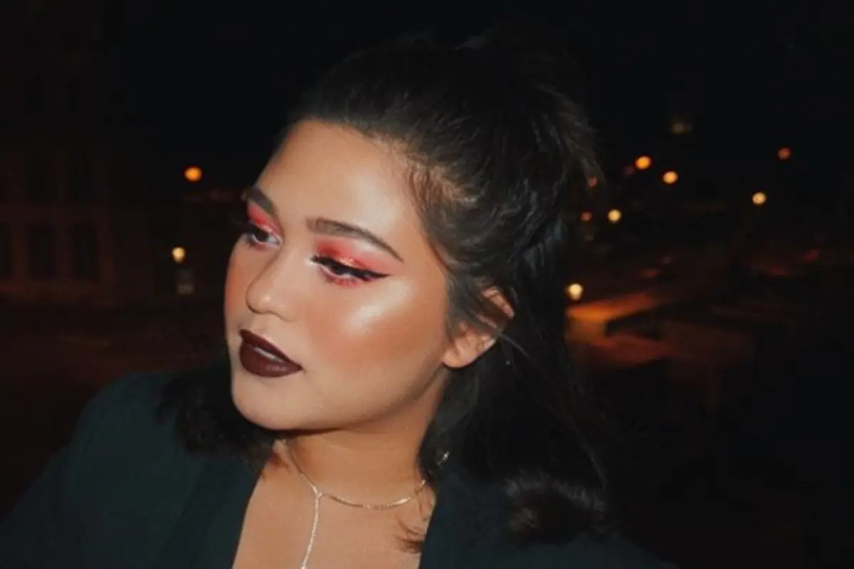 Makeup Glowing ala Sarah Ayu, Lagi Hits Banget Nih!