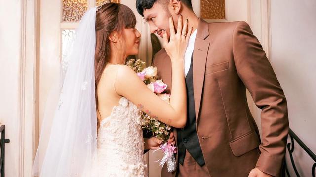 6 Potret Dara The Virgin dan Tyo Anak Bintang, Mesra Pakai Baju Pengantin