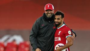 Winger Liverpool, Mohamed Salah, berhasil mencetak tiga gol ke gawang Leeds United pada laga pekan perdana Premier League musim ini di Stadion Anfield, Sabtu (13/9/2020). (AFP/Shaun Botterill/POOL)