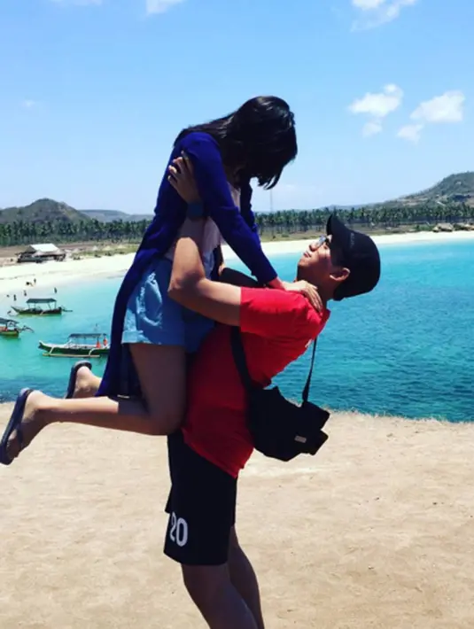 Disalah satu caption pada foto Ge Pamungkas, terlihat kemesraan dengan sang kekasih Angie Ang. (viainstagram@gepamungkas/Bintang.com)