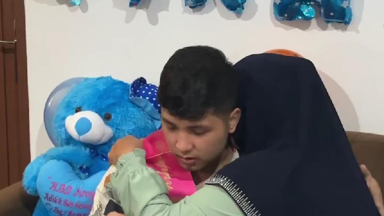 Potret Jirayut Dapat Kejutan Ulang Tahun dari Keluarga, Menangis Haru Baca Kartu Ucapan dan Dapat Kado