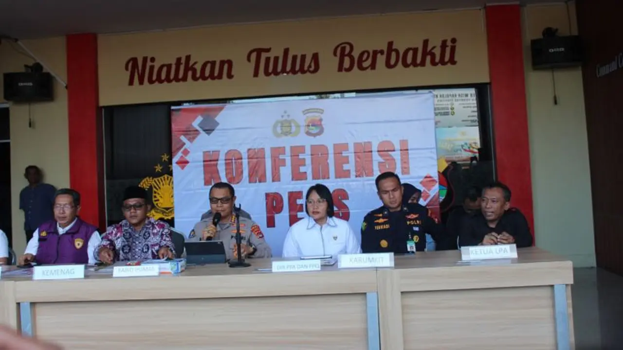Polda NTB Konferensi Pers Kasus Terbakarnya 4 Santri