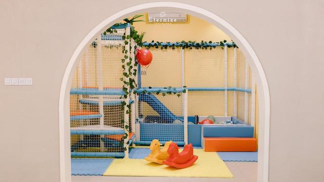 Impian Sejak Lama, Ini 6 Potret Kafe Resto Baru Milik Vebby Palwinta