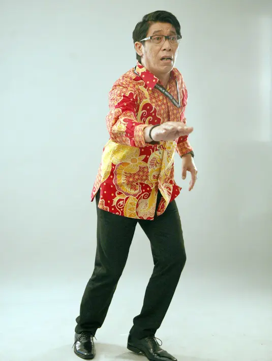 Untuk kedua kalinya, komedian Parto terlibat dalam layar lebar. Kali ini, ia terlibat dalam film Hongkong Kesarung. Dalam film terbarunya ini, ia didaulat menjadi Konsulat Jenderal Indonesia di Hongkong. (Nurwahyunan/Bintang.com)