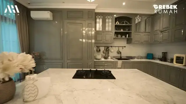 Dapur di Rumah Arie Untung dan Fenita.
