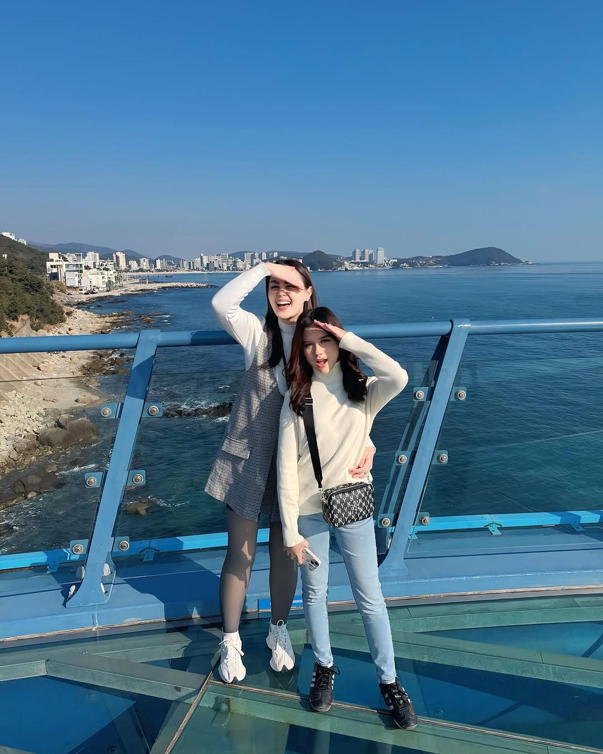 Potret Cantik Jennifer Dunn saat Liburan di Korea Selatan
