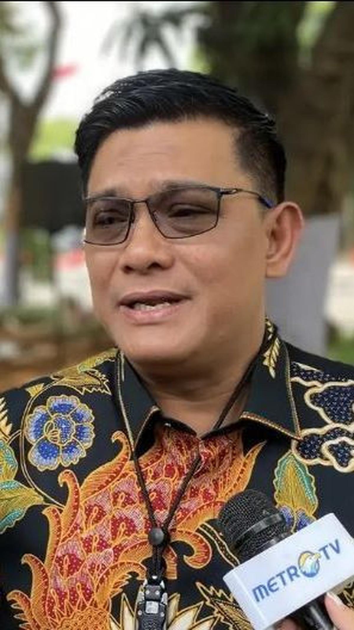 "Salah satunya Alex Tirta yang akan diperiksa jam 13.00 WIB," ujar Dirreskrimsus Polda Metro Jaya, Kombes Pol Ade Safri Simanjuntak saat dikonfirmasi, Selasa (31/10).