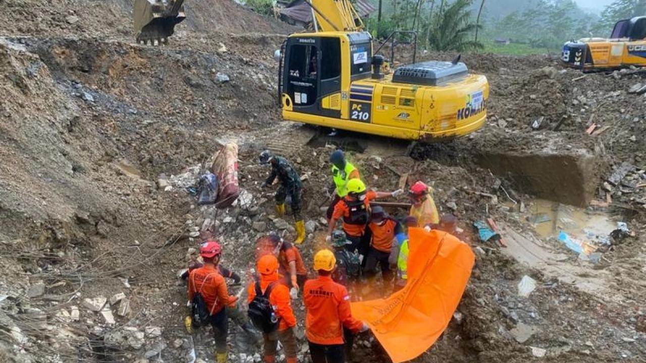 Tim SAR Evakuasi Dua Korban Longsor Banjarnegara, Total 12 Jenazah Ditemukan