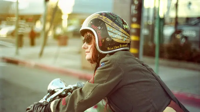 Cewek Tangguh Pengendara Motor, Ini Tips Kecantikan Buat Kamu