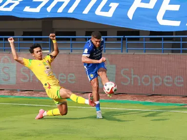Persib Bandung berhasil menyabet kemenangan dalam laga lanjutan BRI Super League 2025/2026 saat menjamu Persebaya Surabaya di Stadion Gelora Bandung Lautan Api, Bandung, Jumat (12/09/2025). (Bola.com/Erwin Snaz)