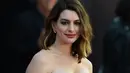 Anne Hathaway tampil sangat beda dengan rambut sebahu dan berwarna ombre yang nampak natural. (AFP/Bintang.com)