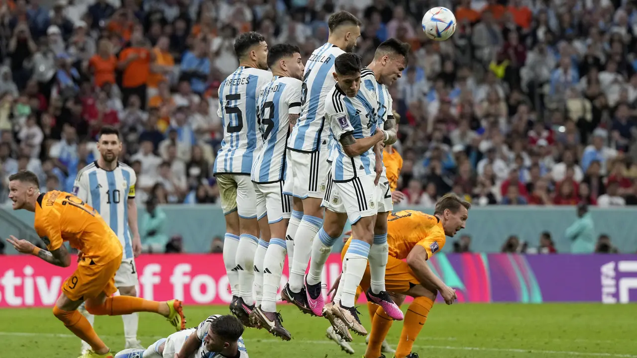 Foto: Aksi Cemerlang Lionel Messi dan Emiliano Martinez Bawa Argentina ke Semifinal Piala Dunia 2022