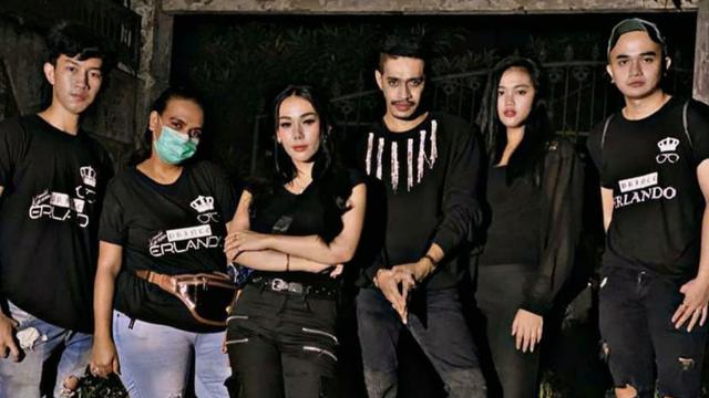 Erlando dan sahabat-sahabatnya