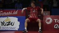 Anders Antonsen usai dikalahkan Chou Tien Chen di final tunggal putera Indonesia Open 2019 melalui pertarungan ketat 3 gim dengan skor 21-18 24-26 21-15 di Istora Senayan, Jakarta, Minggu (21/7/2019). (Bola.com/Vitalis Yogi Trisna)