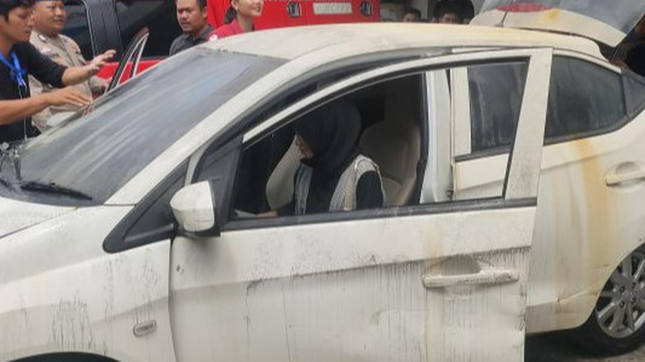 mobil pramugari diduga korban kebakaran glodok plaza