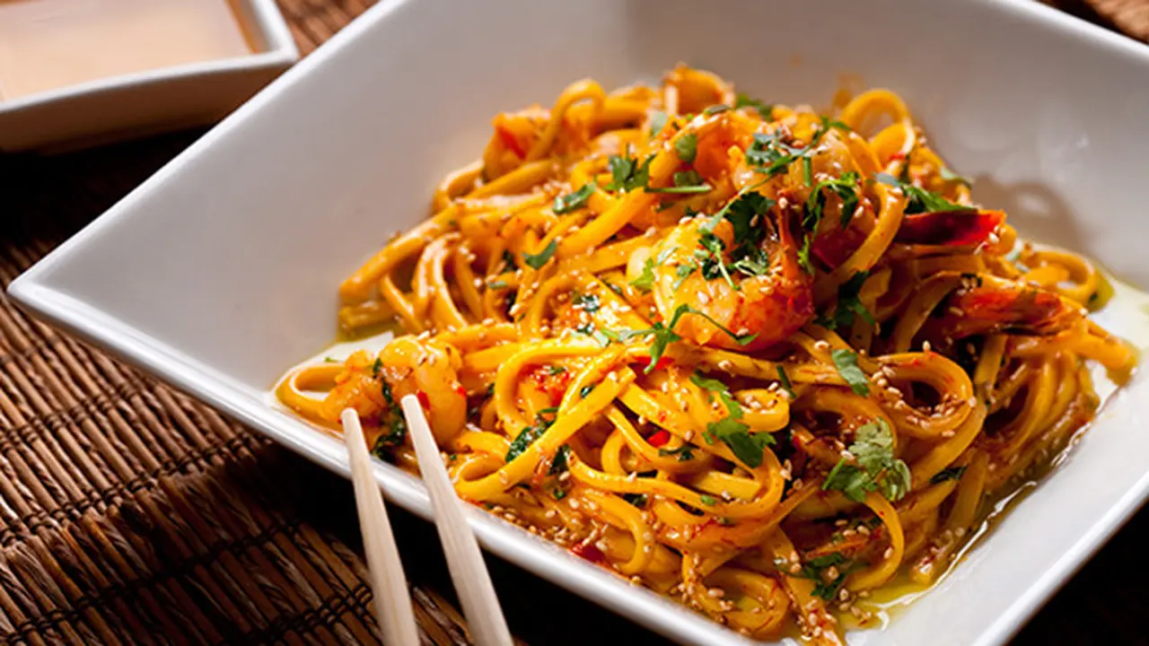 Re-Noodle bisa membantu kita membuat mie dengan berbagai variasi bentuk, tekstur, dan rasa. 