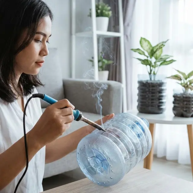 Menggunakan Solder untuk Melubangi Galon (Gemini AI)