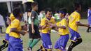 Para pemain Satria Muda FA merayakan gol ke gawang SS Gagak Rimang pada laga Indonesia Junior League 2019 di Lapangan Sawangan, Minggu (20/10). Dari liga kelas junior ini diharapkan bisa melahirkan pesepakbola muda berbakat dan berkualitas. (Bola.com/M Iqbal Ichsan)