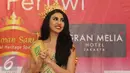 Miss Grand International 2016, Ariska Putri Pertiwi saat berbagi kisah di kawasan Menteng, Jakarta, Senin (21/11). Ariska  akan mengemban tugas menjadi duta perdamaian untuk menghentikan perang. (Liputan6.com/Herman Zakharia)