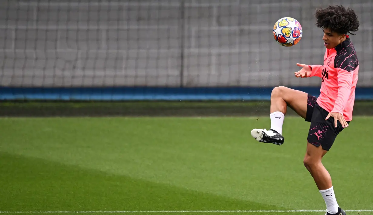 Laga Man City vs Madrid di laga kedua diprediksi akan berjalan panas.  (Minyak SCARFF / AFP