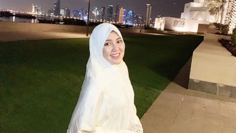 Ingin Berhijab dan Berhenti Jadi Penyanyi, Ini 7 Pesona Via Vallen saat Pakai Jilbab