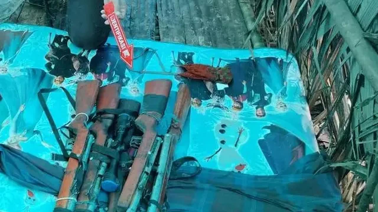 Aparat gabungan dari TNI Polri melakukan penggerebekan markas KKB di Yahukimo Papua.

2 Anggota KKB tewas dan 1 Brimob terluka. Penggerebekan berdasar informasi dari pentolan KKB.