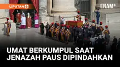 UMAT KATOLIK BERKUMPUL DI LAPANGAN SANTO PETRUS SAAT JENAZAH PAUS FRANSISKUS DIPINDAHKAN