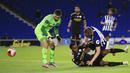 Pemain Manchester City, Raheem Sterling, mencetak gol ke gawang Brighton and Hove Albion pada laga Premier League di Stadion Falmer, Sabtu (11/7/2020). Manchester City menang 5-0. (Adam Davy/Pool via AP)
